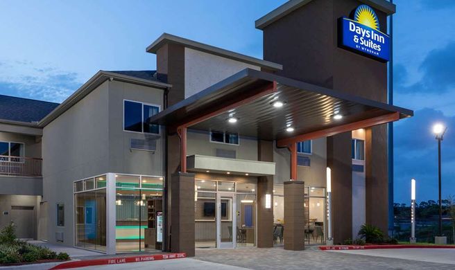 Days Inn by Wyndham University Exterior