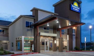 Days Inn by Wyndham University