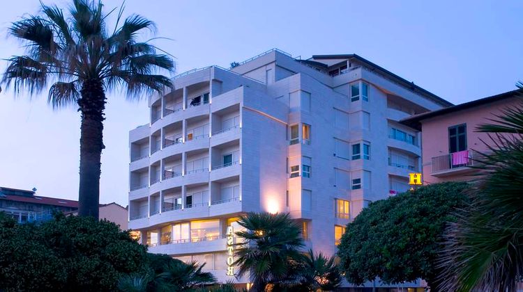 Sina Astor Exterior
