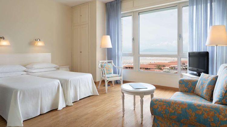 Sina Astor Room