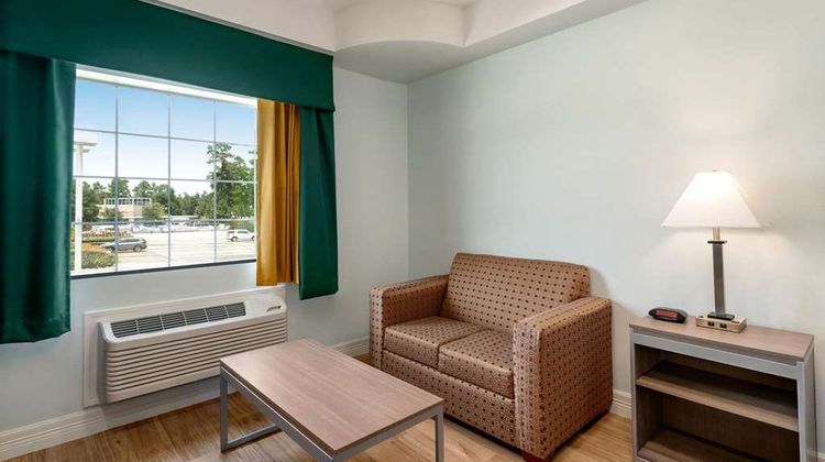 Baymont by Wyndham Kingwood Room