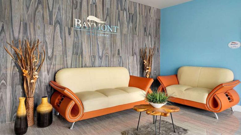 <b>Baymont by Wyndham Kingwood Lobby</b>. Images powered by <a href="https://iceportal.shijigroup.com/" title="IcePortal" target="_blank">IcePortal</a>.