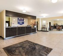 Knights Inn Bunkie Lobby