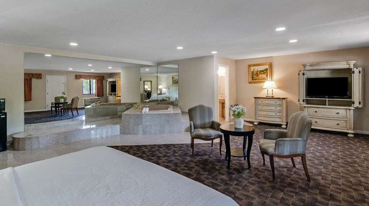 Americas Best Value Inn Torrington Suite