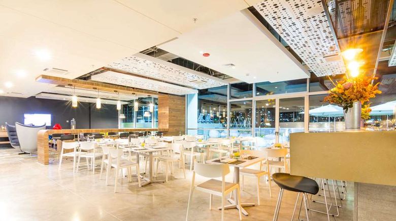 <b>Sonesta Hotel Bucaramanga Restaurant</b>. Images powered by <a href="https://iceportal.shijigroup.com/" title="IcePortal" target="_blank">IcePortal</a>.