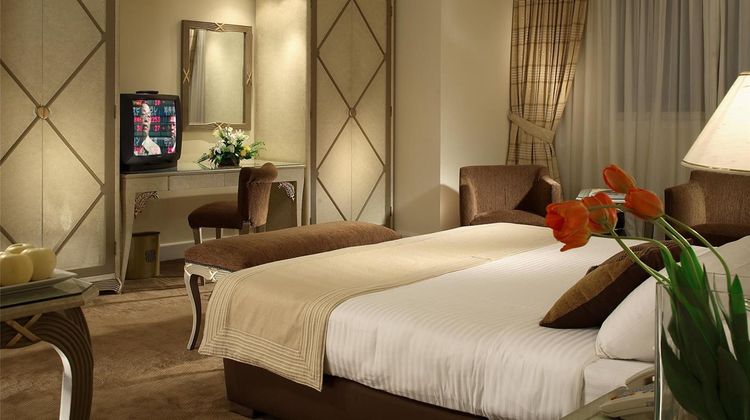 Sonesta Hotel Tower & Casino Room