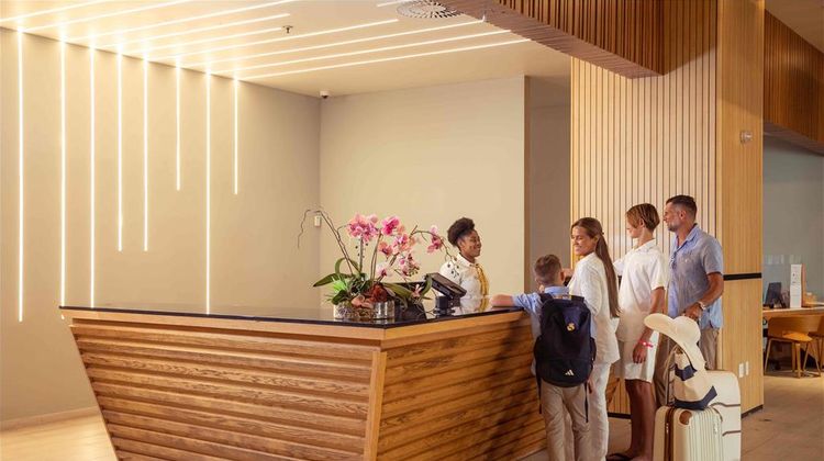 Sonesta Maho Beach Resort, Casino & Spa Lobby