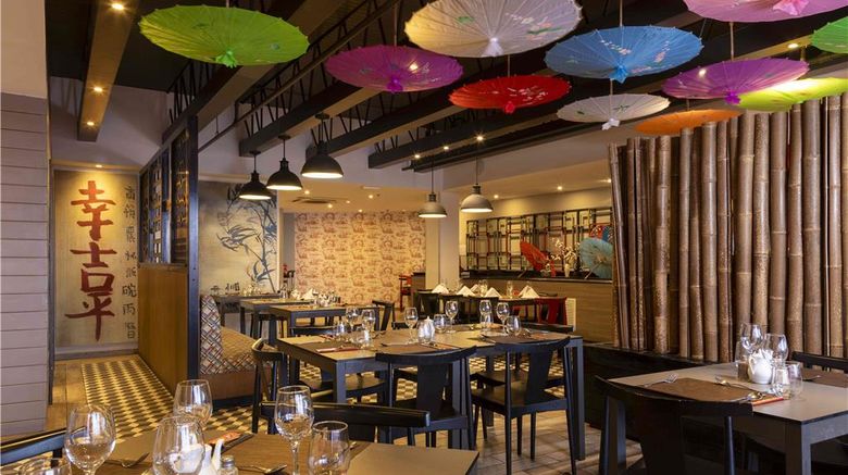 <b>Sonesta Maho Beach Resort, Casino & Spa Restaurant</b>. Images powered by <a href="https://iceportal.shijigroup.com/" title="IcePortal" target="_blank">IcePortal</a>.
