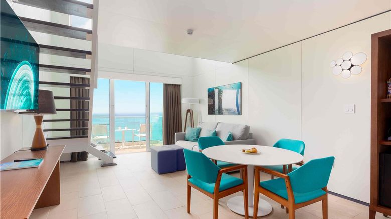 <b>Sonesta Maho Beach Resort, Casino & Spa Suite</b>. Images powered by <a href="https://iceportal.shijigroup.com/" title="IcePortal" target="_blank">IcePortal</a>.