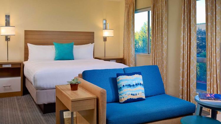 Sonesta Simply Suites Dublin Columbus Suite