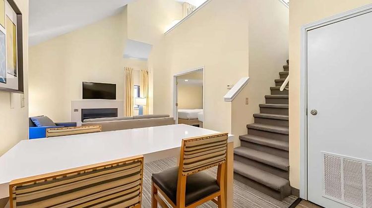 Sonesta ES Suites Cincinnati-Sharonville Suite