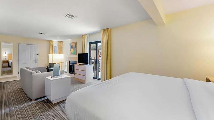 Sonesta ES Suites Cincinnati-Sharonville Suite