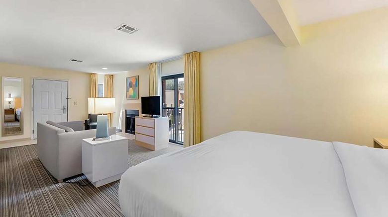 <b>Sonesta ES Suites Cincinnati-Sharonville Suite</b>. Images powered by <a href="https://iceportal.shijigroup.com/" title="IcePortal" target="_blank">IcePortal</a>.