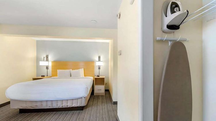 Sonesta ES Suites Cincinnati-Sharonville Suite