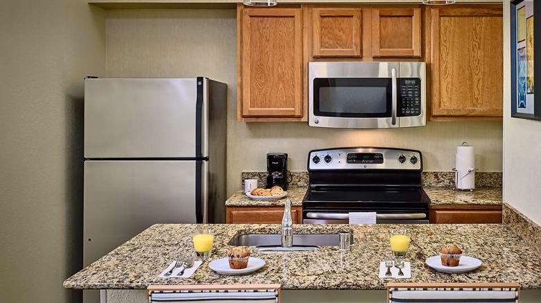 <b>Sonesta ES Suites Memphis East Suite</b>. Images powered by <a href="https://iceportal.shijigroup.com/" title="IcePortal" target="_blank">IcePortal</a>.