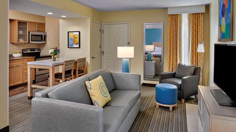 <b>Sonesta ES Suites St Louis-Chesterfield Suite</b>. Images powered by <a href="https://iceportal.shijigroup.com/" title="IcePortal" target="_blank">IcePortal</a>.