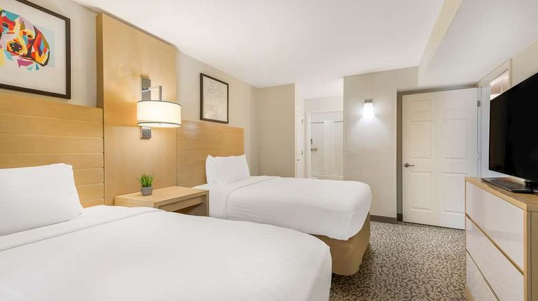 <b>Sonesta ES Suites Charlotte Arrowood Restaurant</b>. Images powered by <a href="https://iceportal.shijigroup.com/" title="IcePortal" target="_blank">IcePortal</a>.