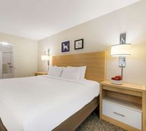 Sonesta ES Suites Charlotte Arrowood Lobby