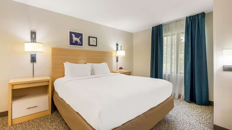<b>Sonesta ES Suites Charlotte Arrowood Lobby</b>. Images powered by <a href="https://iceportal.shijigroup.com/" title="IcePortal" target="_blank">IcePortal</a>.