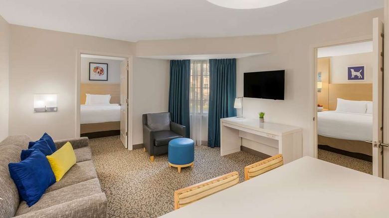 <b>Sonesta ES Suites Charlotte Arrowood Room</b>. Images powered by <a href="https://iceportal.shijigroup.com/" title="IcePortal" target="_blank">IcePortal</a>.