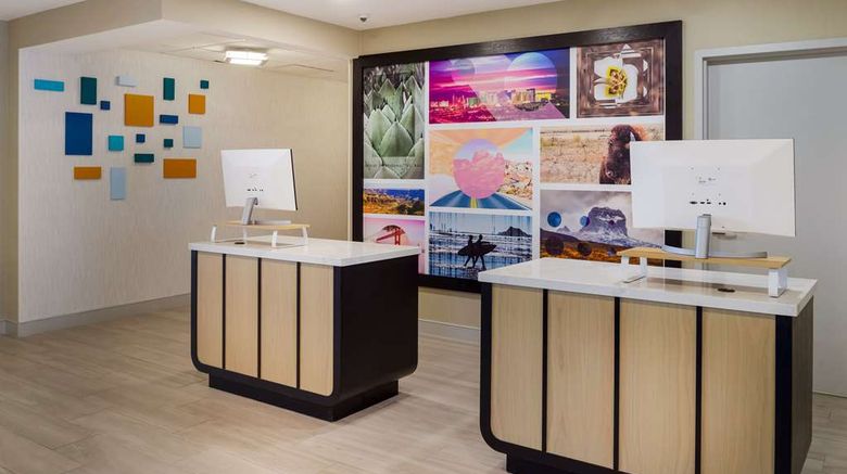 <b>Sonesta ES Suites Charlotte Arrowood Lobby</b>. Images powered by <a href="https://iceportal.shijigroup.com/" title="IcePortal" target="_blank">IcePortal</a>.
