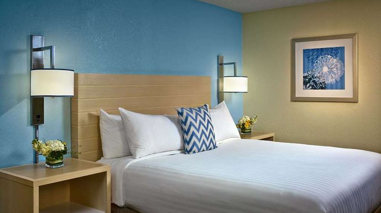 <b>Sonesta ES Suites Cincinnati Suite</b>. Images powered by <a href="https://iceportal.shijigroup.com/" title="IcePortal" target="_blank">IcePortal</a>.