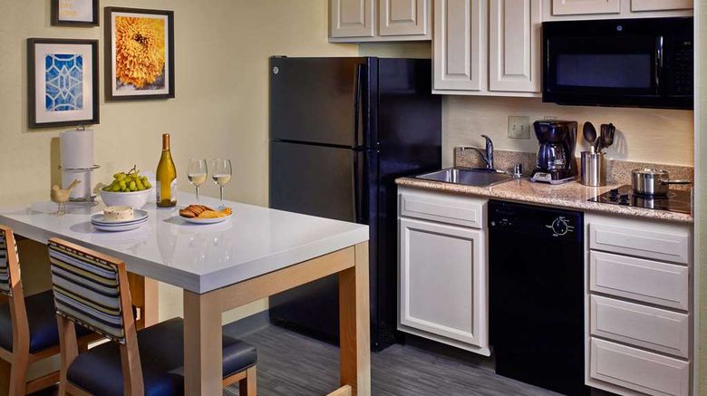 <b>Sonesta ES Suites Cincinnati Room</b>. Images powered by <a href="https://iceportal.shijigroup.com/" title="IcePortal" target="_blank">IcePortal</a>.