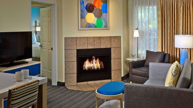 <b>Sonesta ES Suites Cincinnati Suite</b>. Images powered by <a href="https://iceportal.shijigroup.com/" title="IcePortal" target="_blank">IcePortal</a>.