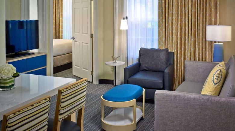 <b>Sonesta ES Suites Cincinnati Suite</b>. Images powered by <a href="https://iceportal.shijigroup.com/" title="IcePortal" target="_blank">IcePortal</a>.
