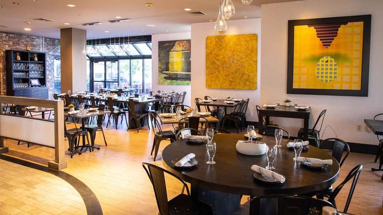 <b>The Royal Sonesta Boston Restaurant</b>. Images powered by <a href="https://iceportal.shijigroup.com/" title="IcePortal" target="_blank">IcePortal</a>.