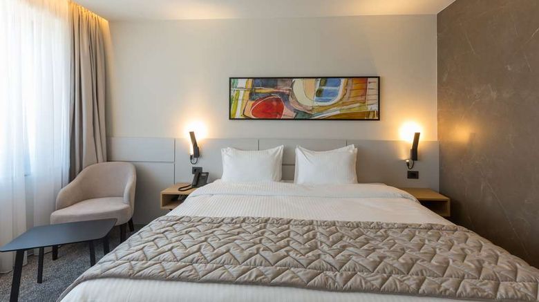 <b>Hotel Mona Plaza Room</b>. Images powered by <a href="https://iceportal.shijigroup.com/" title="IcePortal" target="_blank">IcePortal</a>.