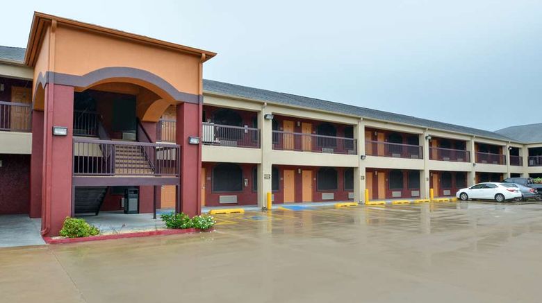 <b>Americas Best Value Inn & Suites Exterior</b>. Images powered by <a href="https://iceportal.shijigroup.com/" title="IcePortal" target="_blank">IcePortal</a>.