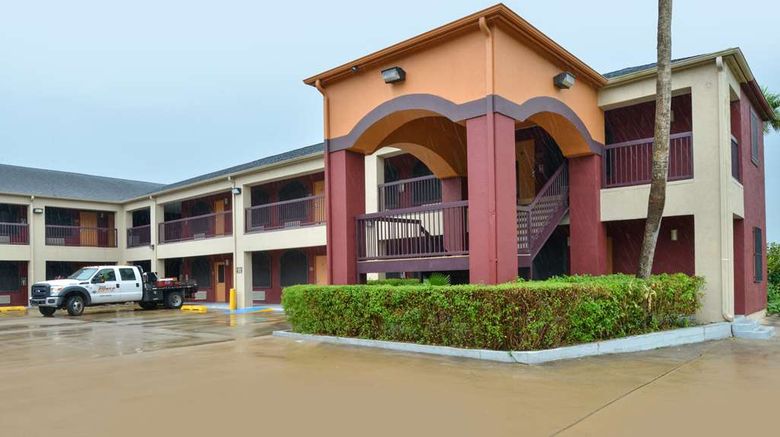 <b>Americas Best Value Inn & Suites Exterior</b>. Images powered by <a href="https://iceportal.shijigroup.com/" title="IcePortal" target="_blank">IcePortal</a>.