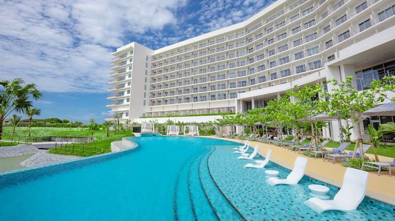 <b>Hilton Okinawa Sesoko Resort Pool</b>. Images powered by <a href="https://iceportal.shijigroup.com/" title="IcePortal" target="_blank">IcePortal</a>.