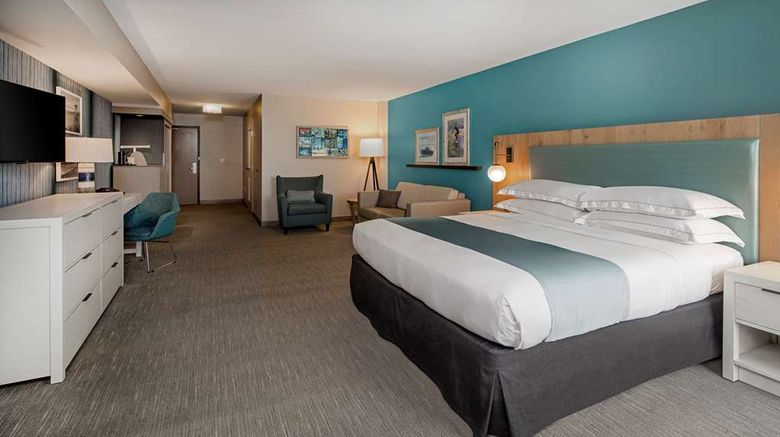 <b>SunCoast Park Hotel-Tapestry Coll Hilton Room</b>. Images powered by <a href="https://iceportal.shijigroup.com/" title="IcePortal" target="_blank">IcePortal</a>.
