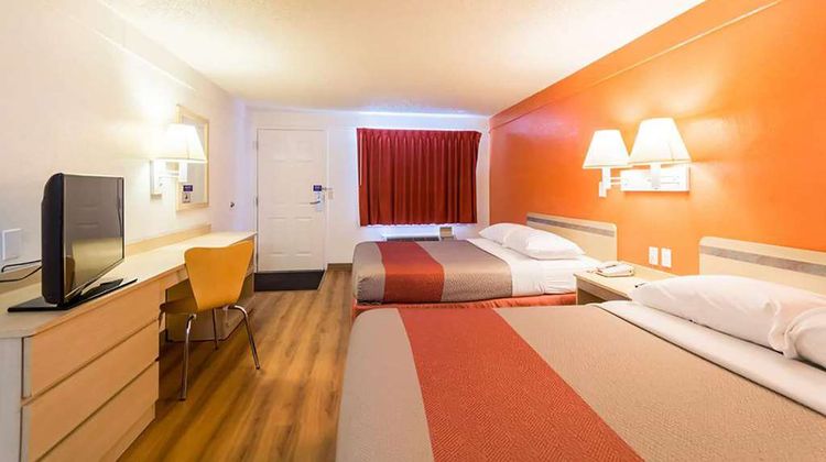 Travelodge by Wyndham Essington Room