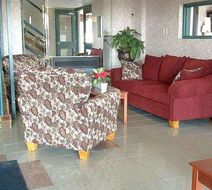 Lexington Inn & Suites Windsor Lobby