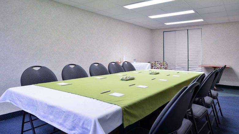 <b>Lexington Inn & Suites Windsor Meeting</b>. Images powered by <a href="https://iceportal.shijigroup.com/" title="IcePortal" target="_blank">IcePortal</a>.