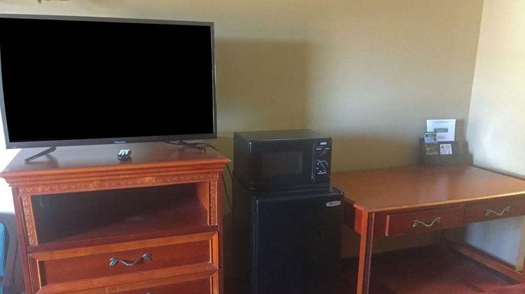 America's Best Inn & Suites Room