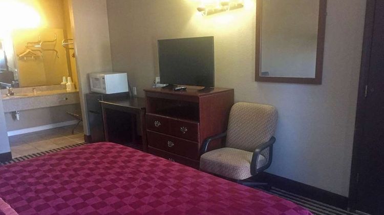 America's Best Inn & Suites Room