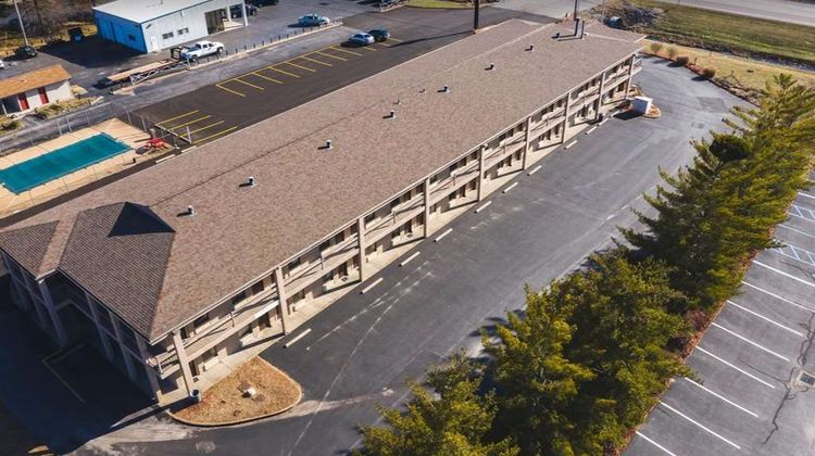 America's Best Inn & Suites Exterior