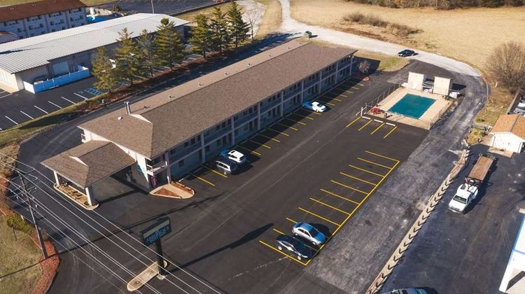 America's Best Inn & Suites Exterior