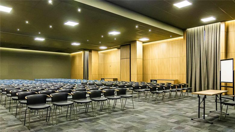 <b>Mercure Itajai Navegantes Meeting</b>. Images powered by <a href="https://iceportal.shijigroup.com/" title="IcePortal" target="_blank">IcePortal</a>.