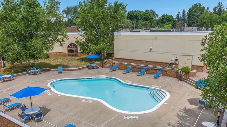 <b>Burrstone Inn, Ascend Hotel Collection Pool</b>. Images powered by <a href="https://iceportal.shijigroup.com/" title="IcePortal" target="_blank">IcePortal</a>.