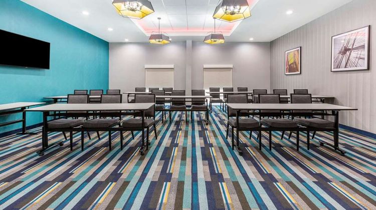 La Quinta Inn & Suites Galveston Meeting
