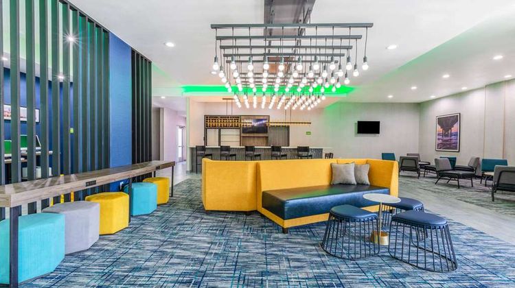 La Quinta Inn & Suites Galveston Lobby