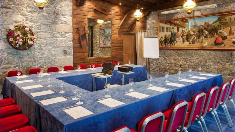 <b>Le Montbrillant Hotel Meeting</b>. Images powered by <a href="https://iceportal.shijigroup.com/" title="IcePortal" target="_blank">IcePortal</a>.