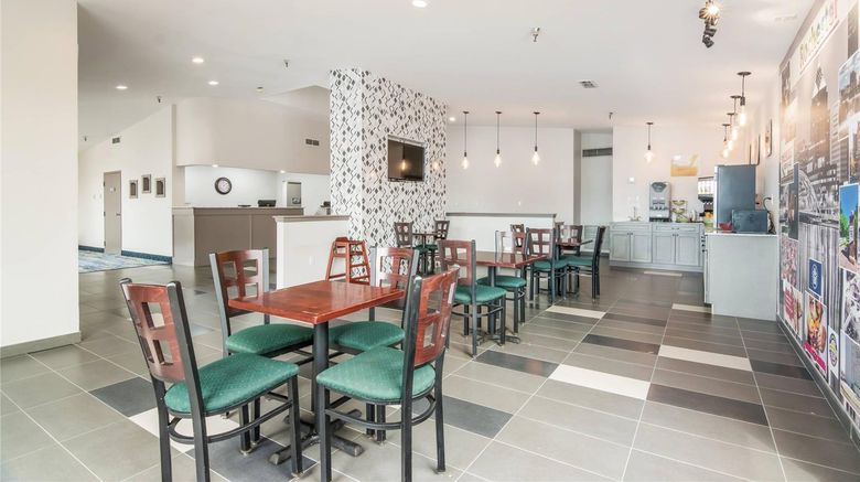 <b>Quality Inn Rochester Restaurant</b>. Images powered by <a href="https://iceportal.shijigroup.com/" title="IcePortal" target="_blank">IcePortal</a>.