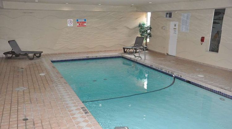 Ramada by Wyndham Abbotsford Pool