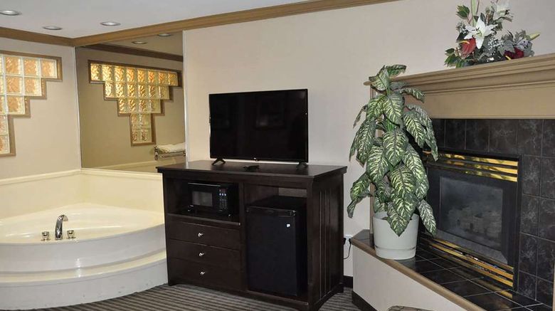 <b>Ramada by Wyndham Abbotsford Room</b>. Images powered by <a href="https://iceportal.shijigroup.com/" title="IcePortal" target="_blank">IcePortal</a>.